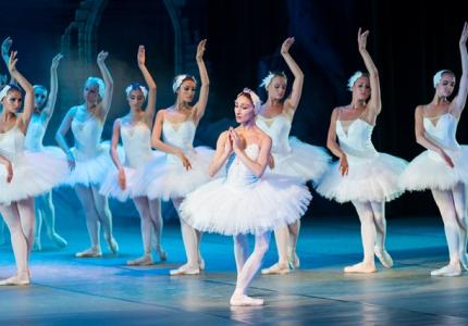 Ako sa obliecť do divadla na činohru, muzikál, operu a balet