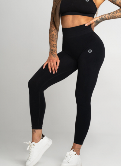 Športové bezšvové legíny čiernej farby