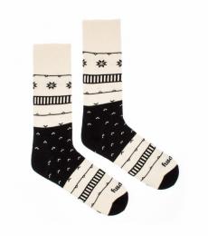 Veselé ponožky na chalupe